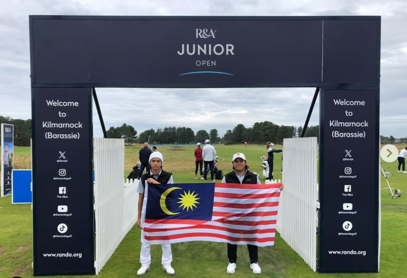 Anis Dylan Sinno and Siti Husna Aina Karim competing in the British Junior Open